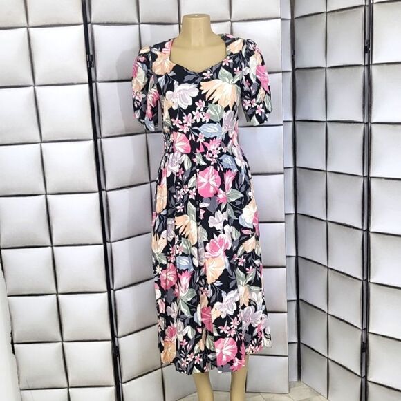 Vintage floral dress   - Picture 2 of 8